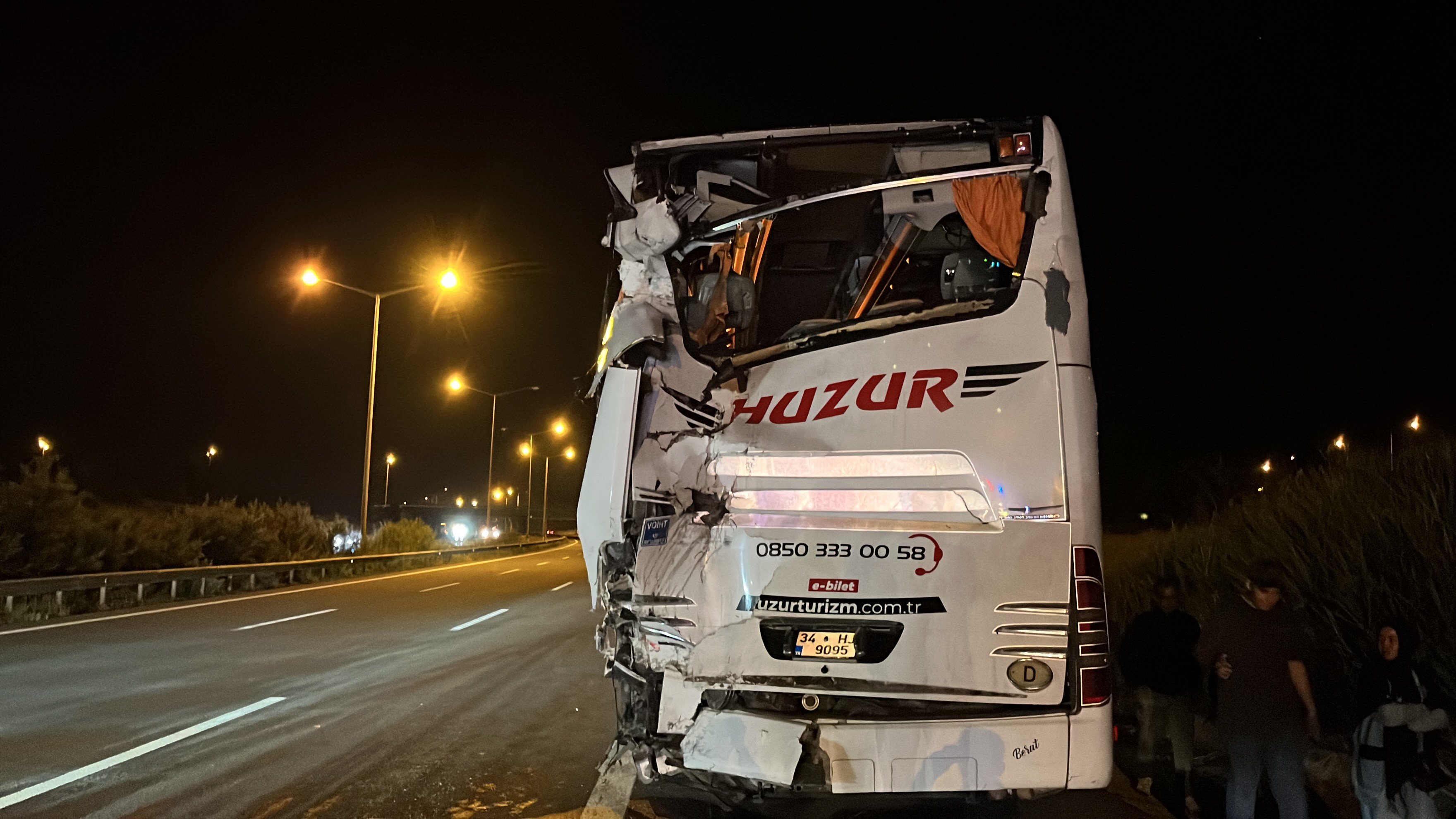 Bolu Geçişinde 2 Yolcu Otobüsü Çarpıştı 15 Yaralı (3)