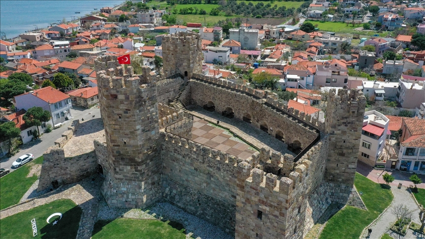 Candarli Kalesi Tarihi 1