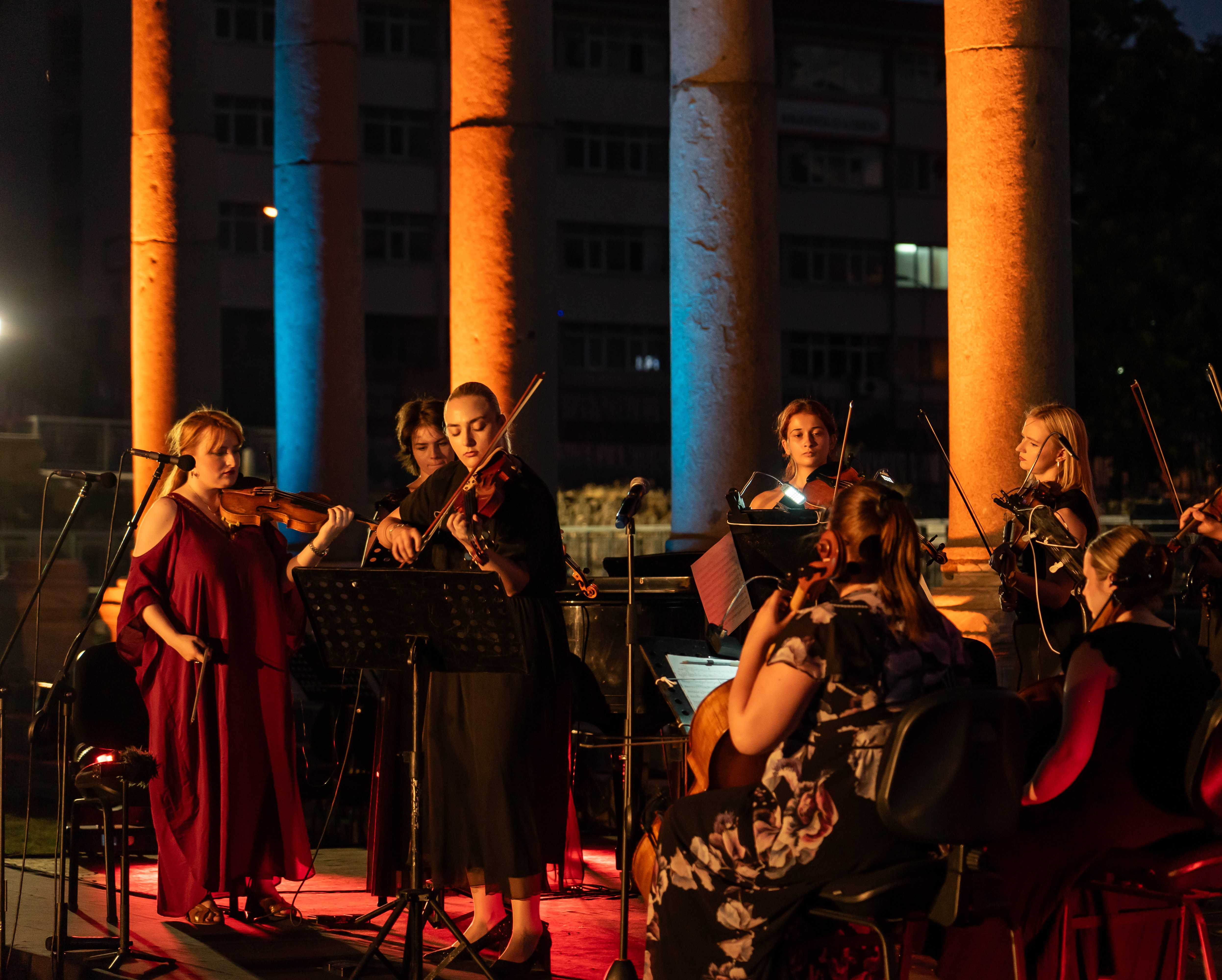 İzmir Tarihi Agora'da genç solistler İzmir'de büyüleyici bir performans sergiledi!