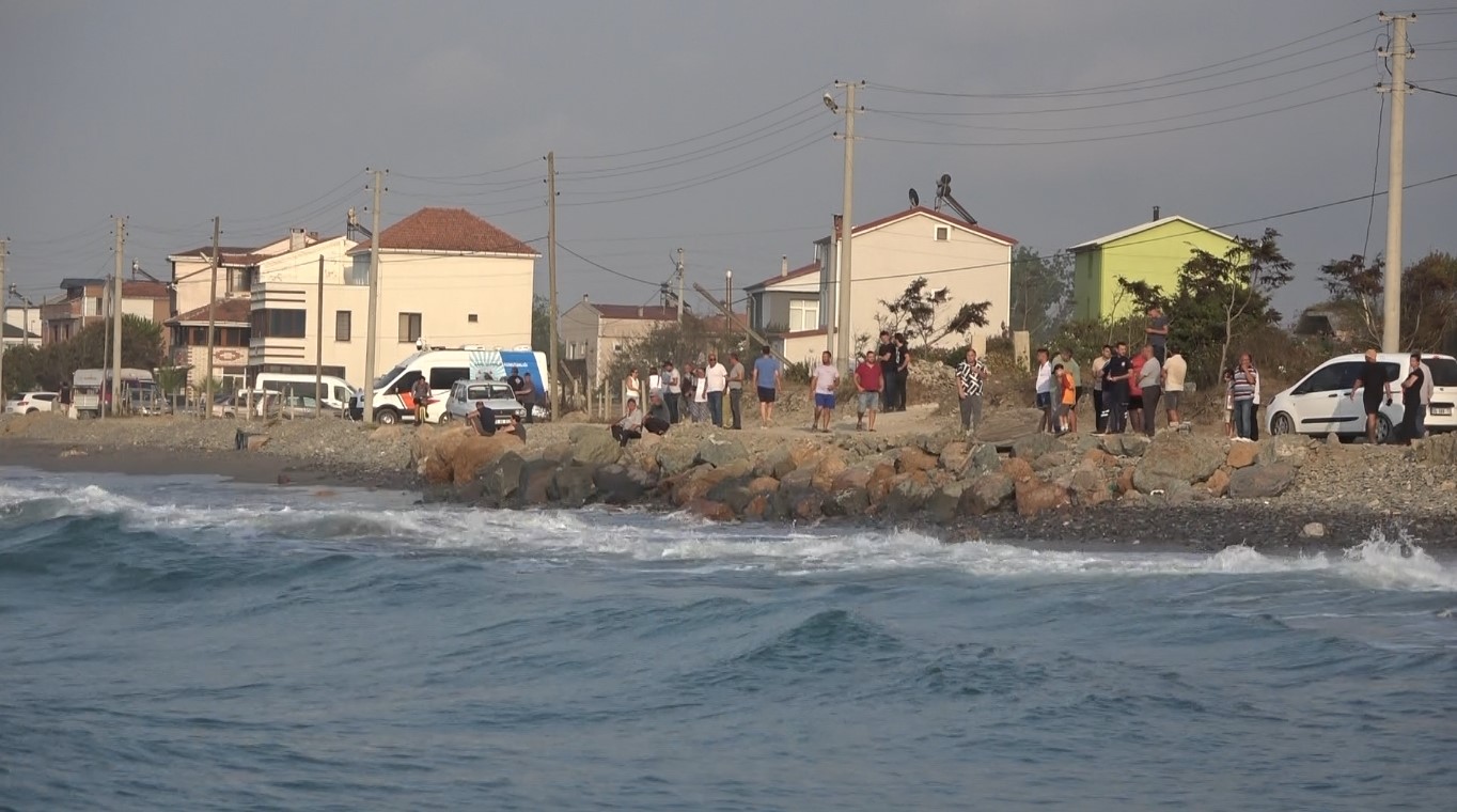 Denizde Kaybolan Çocuğu Arama Çalışmalarına Ara Verildi (2)