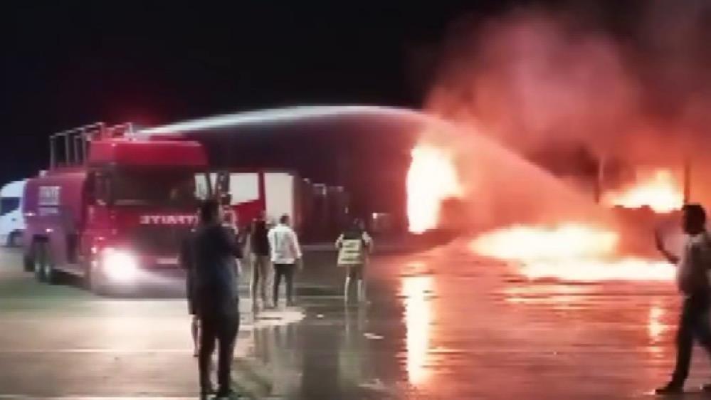 Olay yerine ambulans, itfaiye, jandarma ve polis ekipleri sevk edildi. İtfaiye ekiplerinin müdahalesi sonucu yangın söndürüldü. 