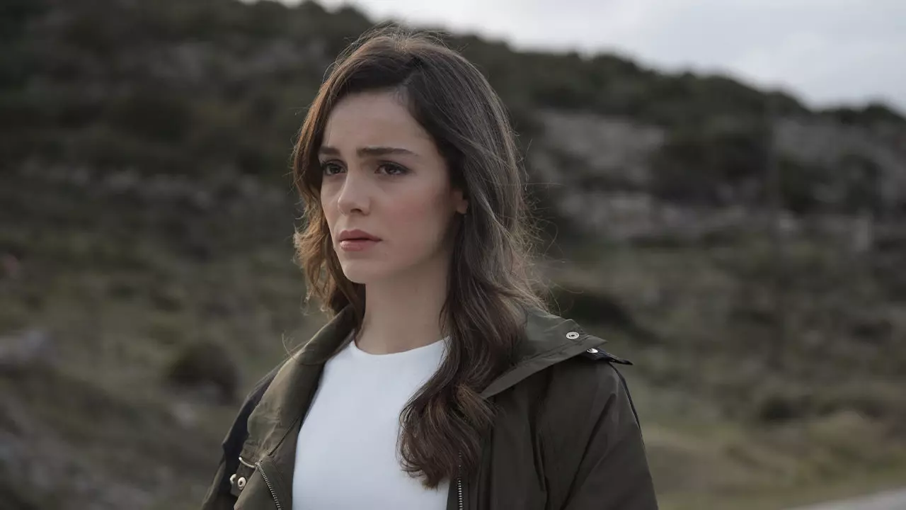 Hafsanur Sancaktutan Beyaz Bikinili Pozuyla Ortaligi Salladi5