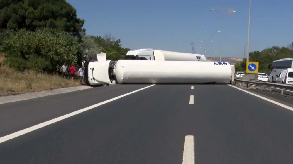 Sürücü ve yanındaki şahıs yaralandı