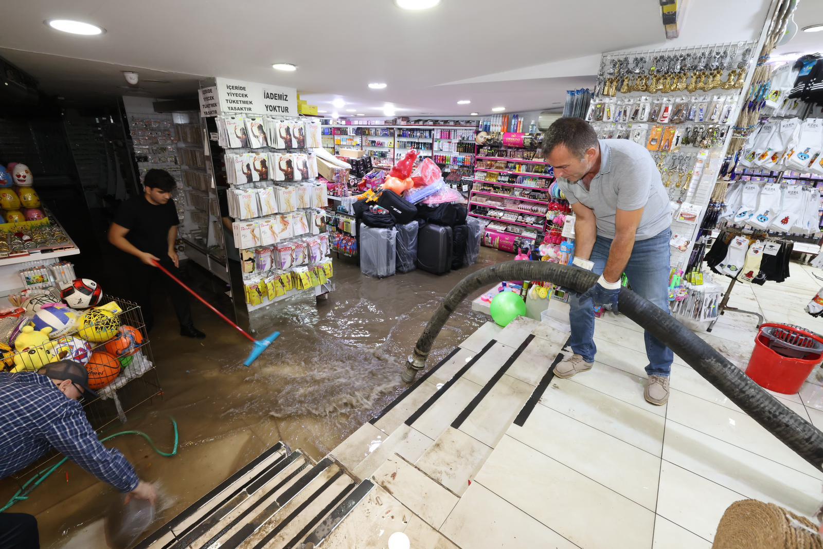 İzmir Büyükşehir Belediye Başkanı Cemil Tugay, Bayraklı'da İncelemelerde Bulundu (2)