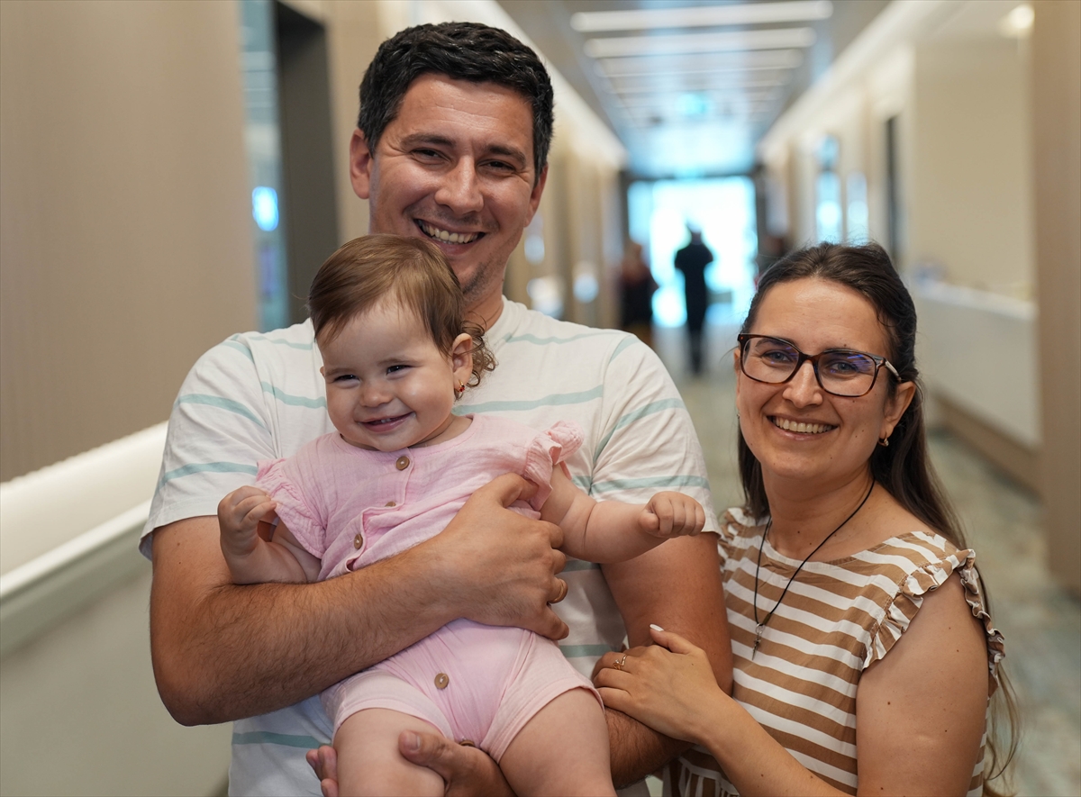 İzmir'de 14 Aylık Bebeğe Biyonik Kulak (13)