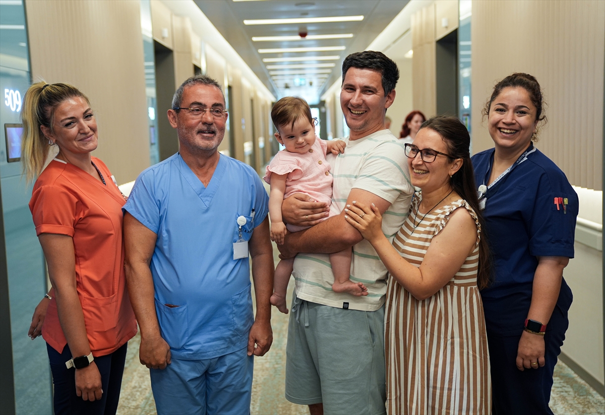 İzmir'de 14 Aylık Bebeğe Biyonik Kulak (14)