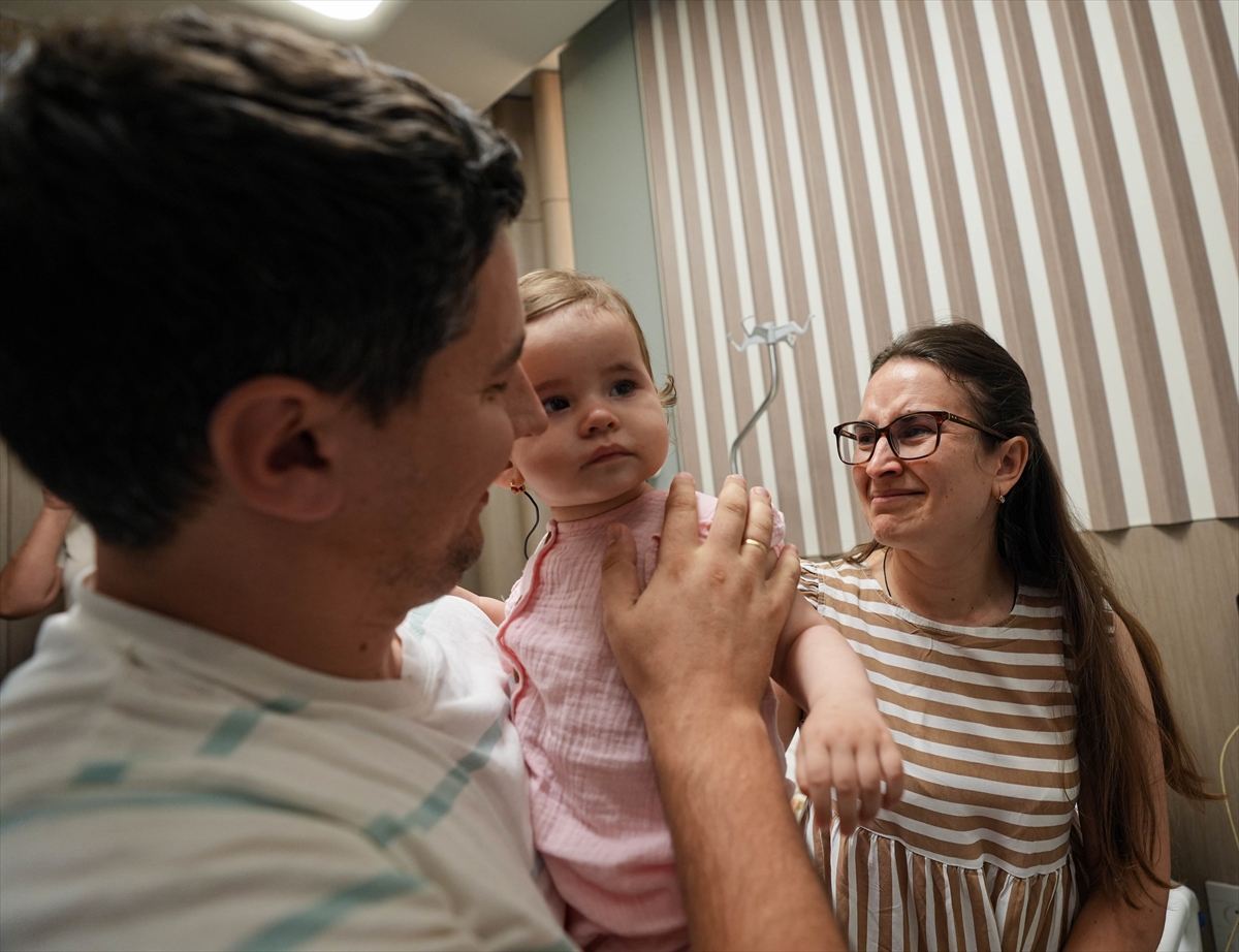 İzmir'de 14 Aylık Bebeğe Biyonik Kulak (18)