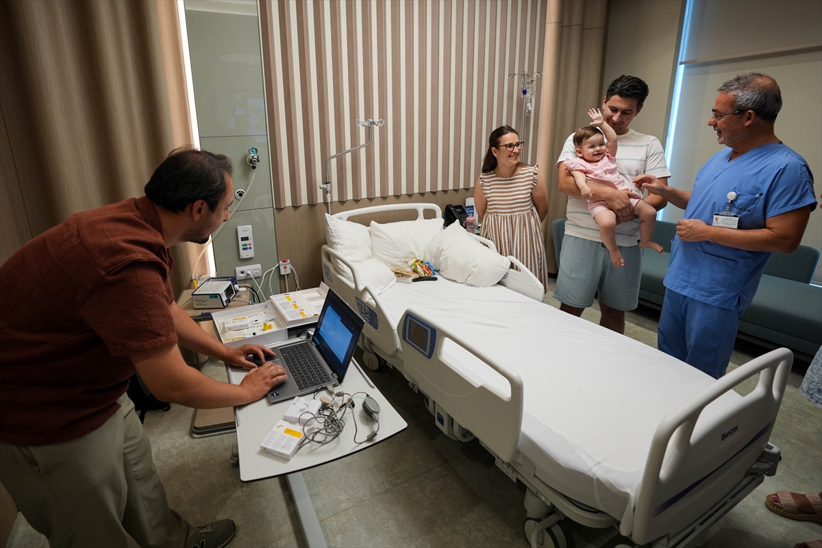 İzmir'de 14 Aylık Bebeğe Biyonik Kulak (20)