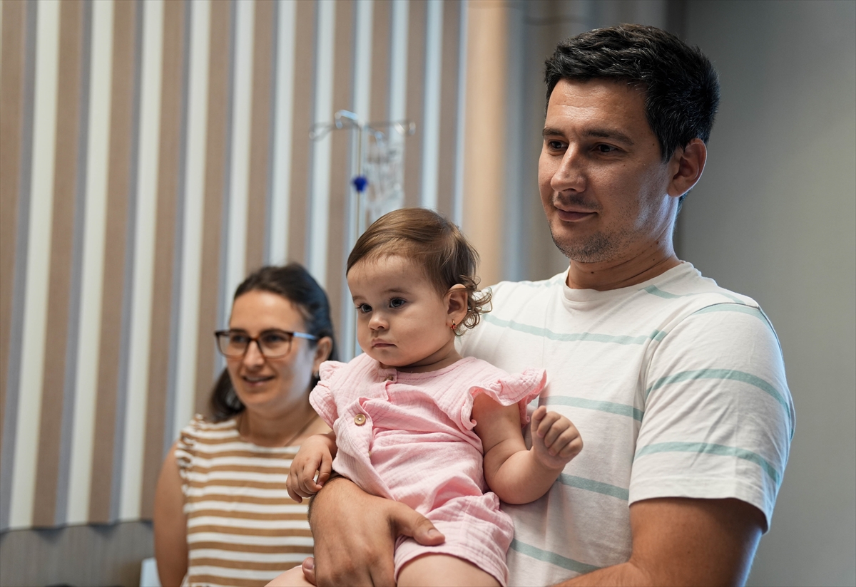 İzmir'de 14 Aylık Bebeğe Biyonik Kulak (21)