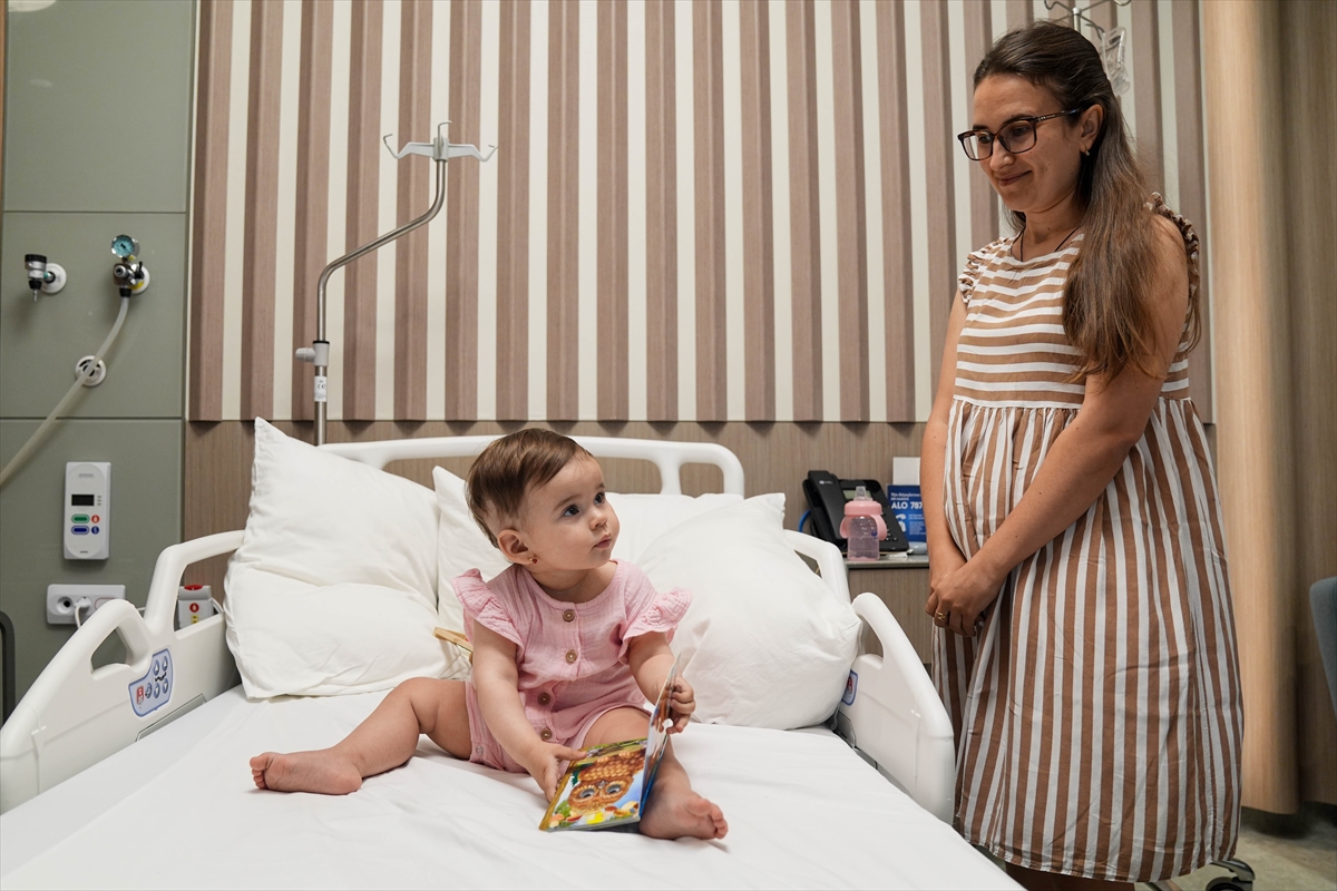 İzmir'de 14 Aylık Bebeğe Biyonik Kulak (3)