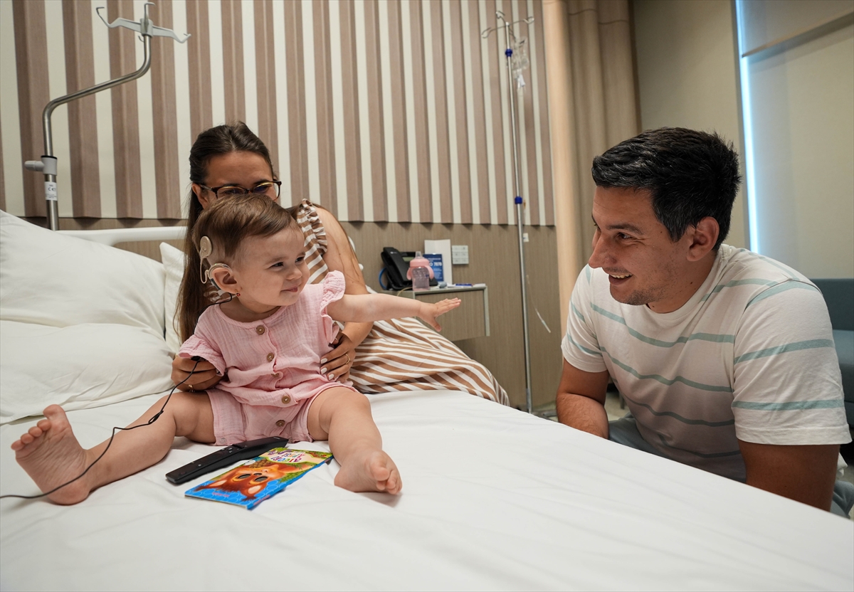 İzmir'de 14 Aylık Bebeğe Biyonik Kulak (6)