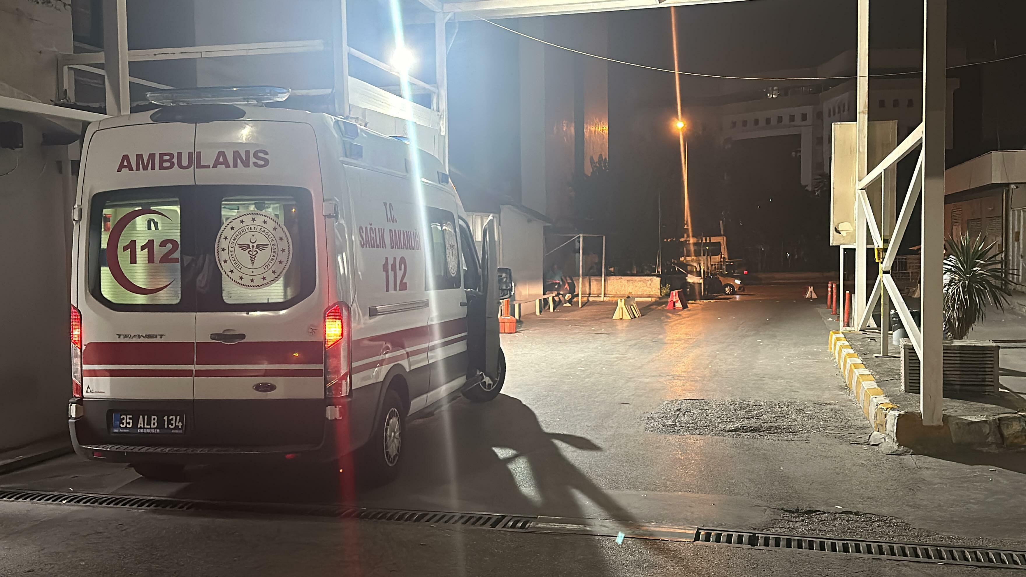 İzmir'de Husumetli Iki Grup Arasında Silahlı Kavga, 7 Yaralı (3)