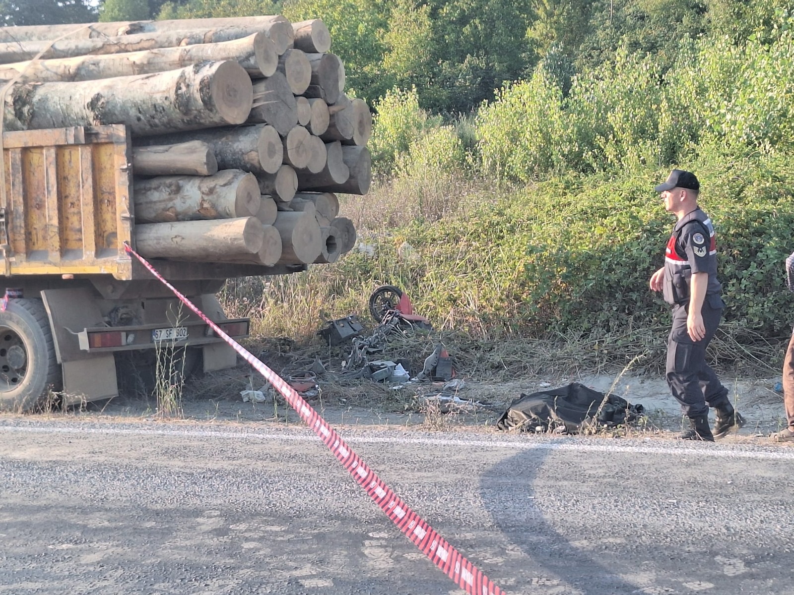 Kamyonun Çarptığı Elektrikli Bisikletli Kadın Öldü (2)