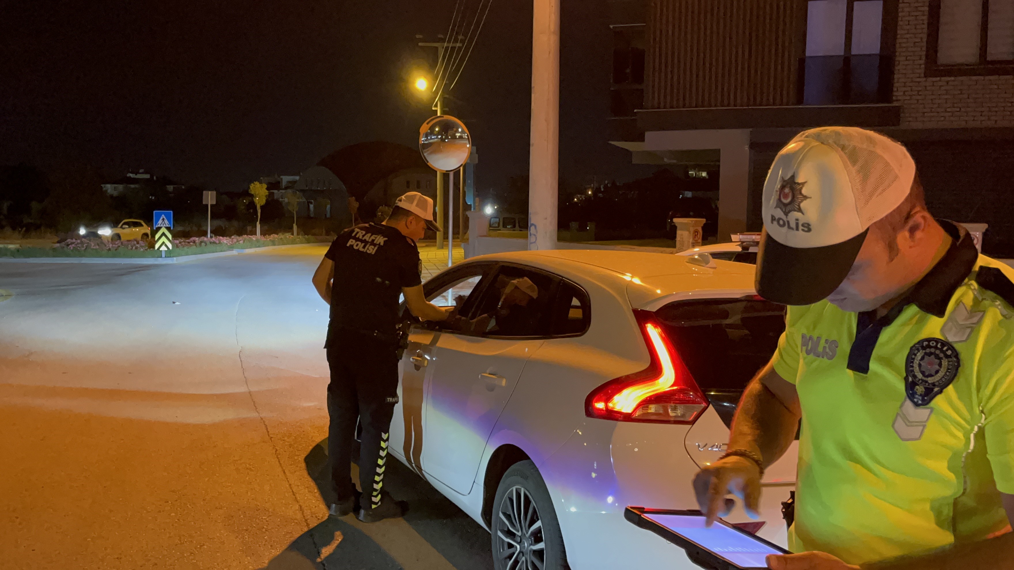 Mahalle Halkı Istedi, Polis Ekipleri Tek Tek Denetledi (1)