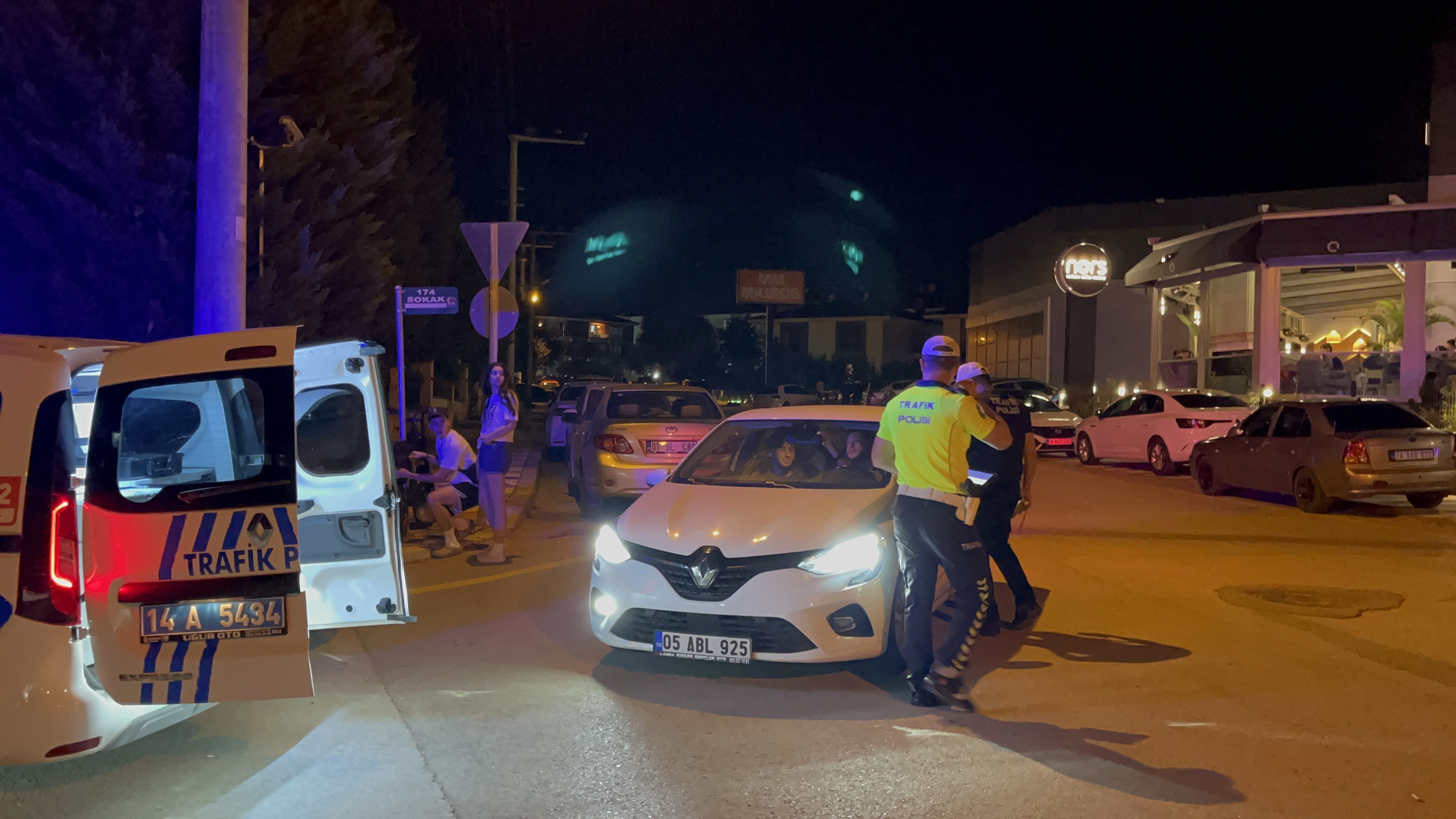 Mahalle Halkı Istedi, Polis Ekipleri Tek Tek Denetledi (4)