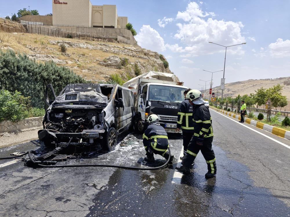 Çevredekilerin ihbarı üzerine olay yerine itfaiye ekipleri sevk edildi. İtfaiye ekiplerin müdahalesi ile yangın kontrol altına alınarak söndürüldü.