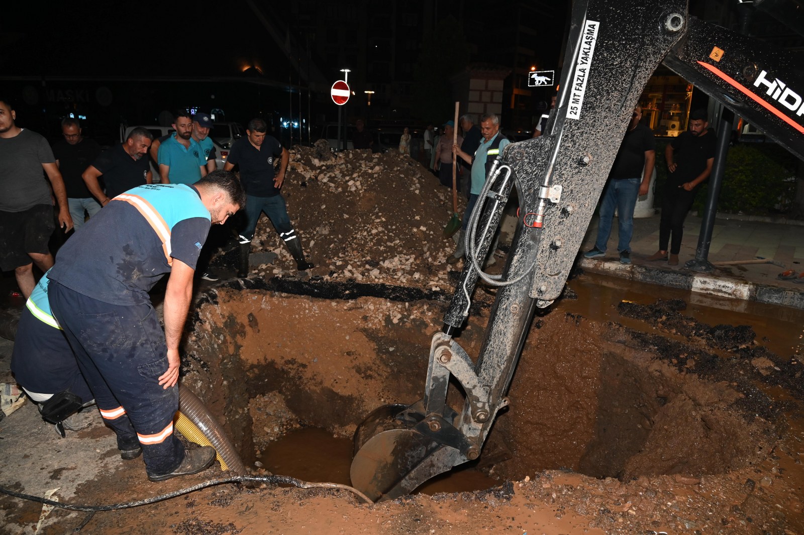 Müdahale çalışmalarının ardından sular kademeli olarak verildi