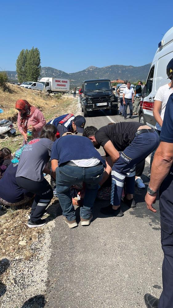 Olayı gören diğer sürücüler durumu 112 Acil Çağrı Merkezi'ne bildirdi. İhbar üzerine kaza yerine sağlık ve jandarma ekipleri sevk edildi.