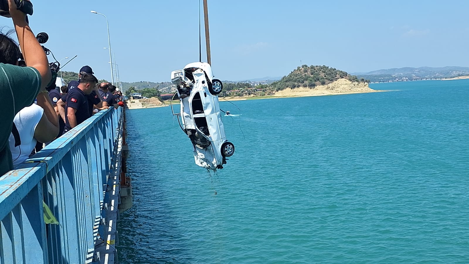 Otomobilin Yoldan Çıkıp Seyhan Gölü'ne Düşmesi Sonucu 4 Kişinin Öldüğü Kaza Kamerada (2)