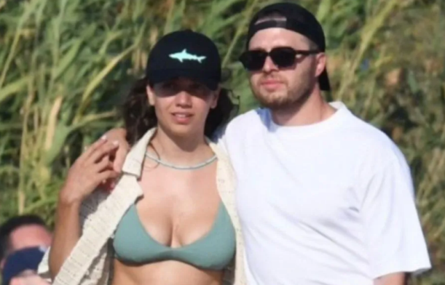 Özge Özacar Ve Sevgilisi