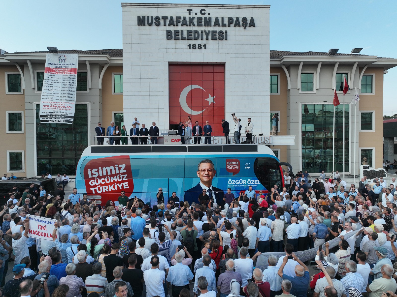 Özgür Özel'den Yönetim Eleştirisi 'Türkiye İki Büyük Açmazın Pençesinde!' (1)