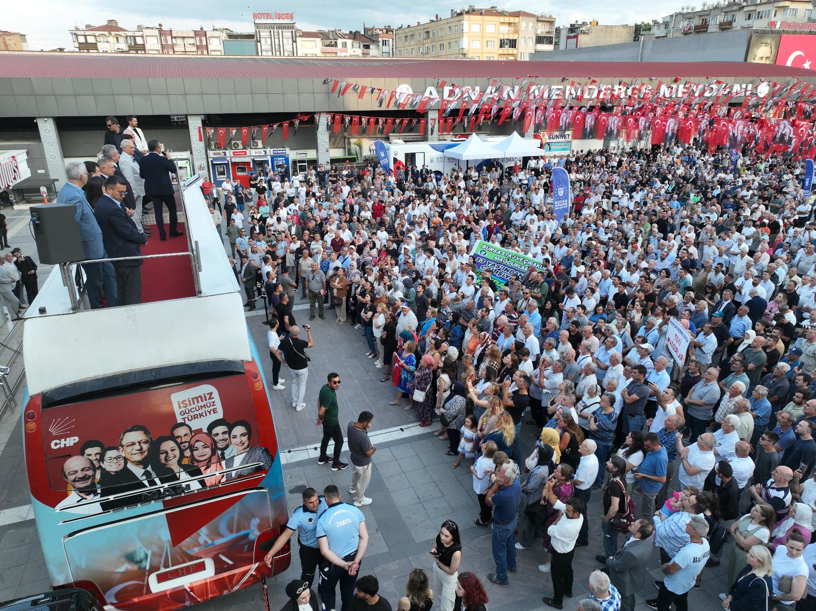 Özgür Özel'den Yönetim Eleştirisi 'Türkiye İki Büyük Açmazın Pençesinde!' (8)