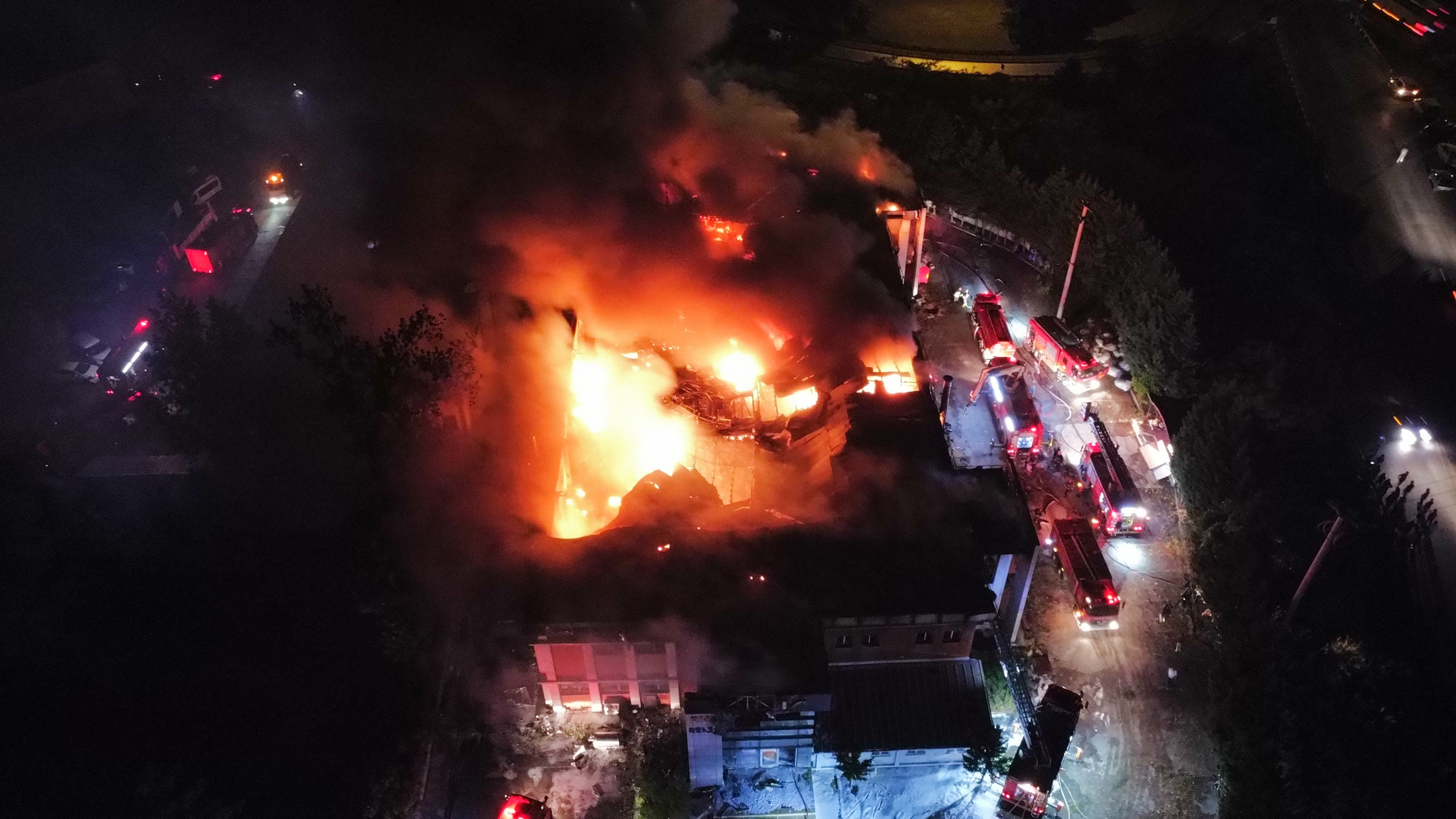 Sakarya'daki Fabrika Yangını Havadan Görüntülendi (3)