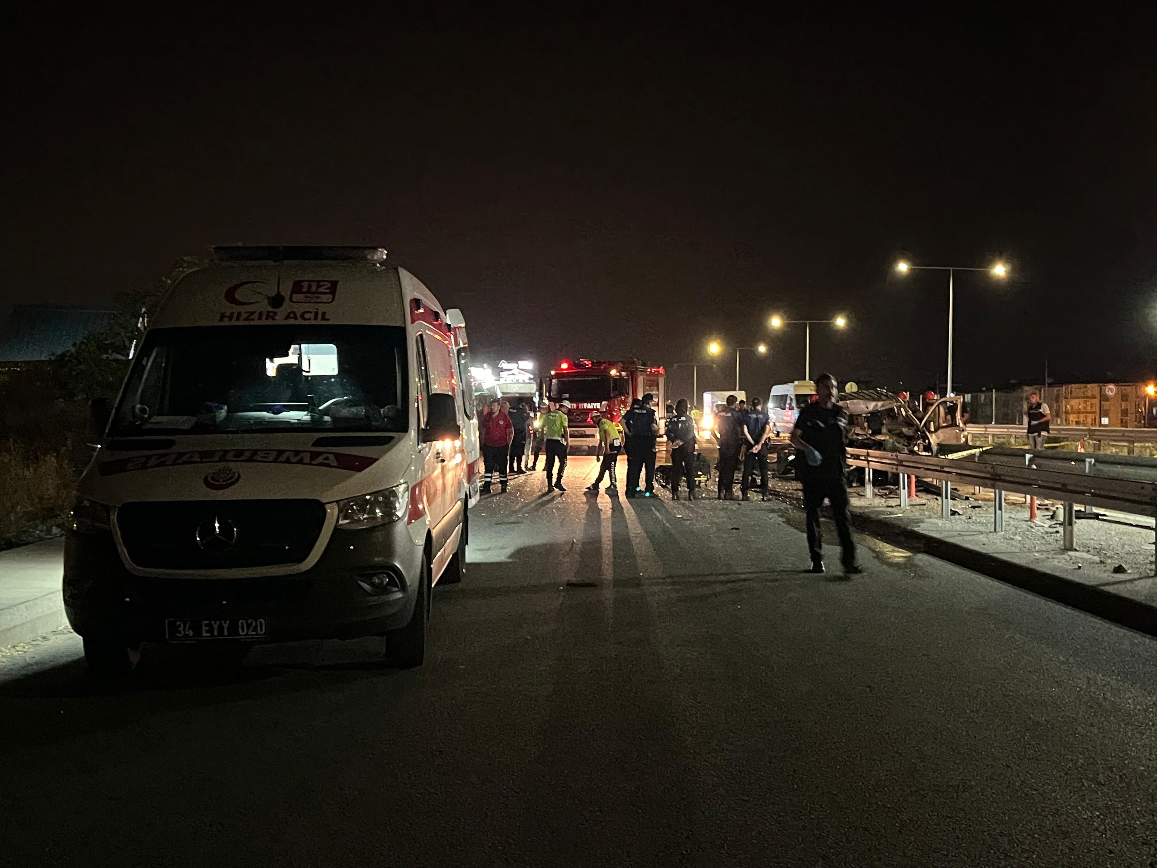 Silivri'de Araç Bariyere Çarptı 1 Ölü, 1 Yaralı (1)