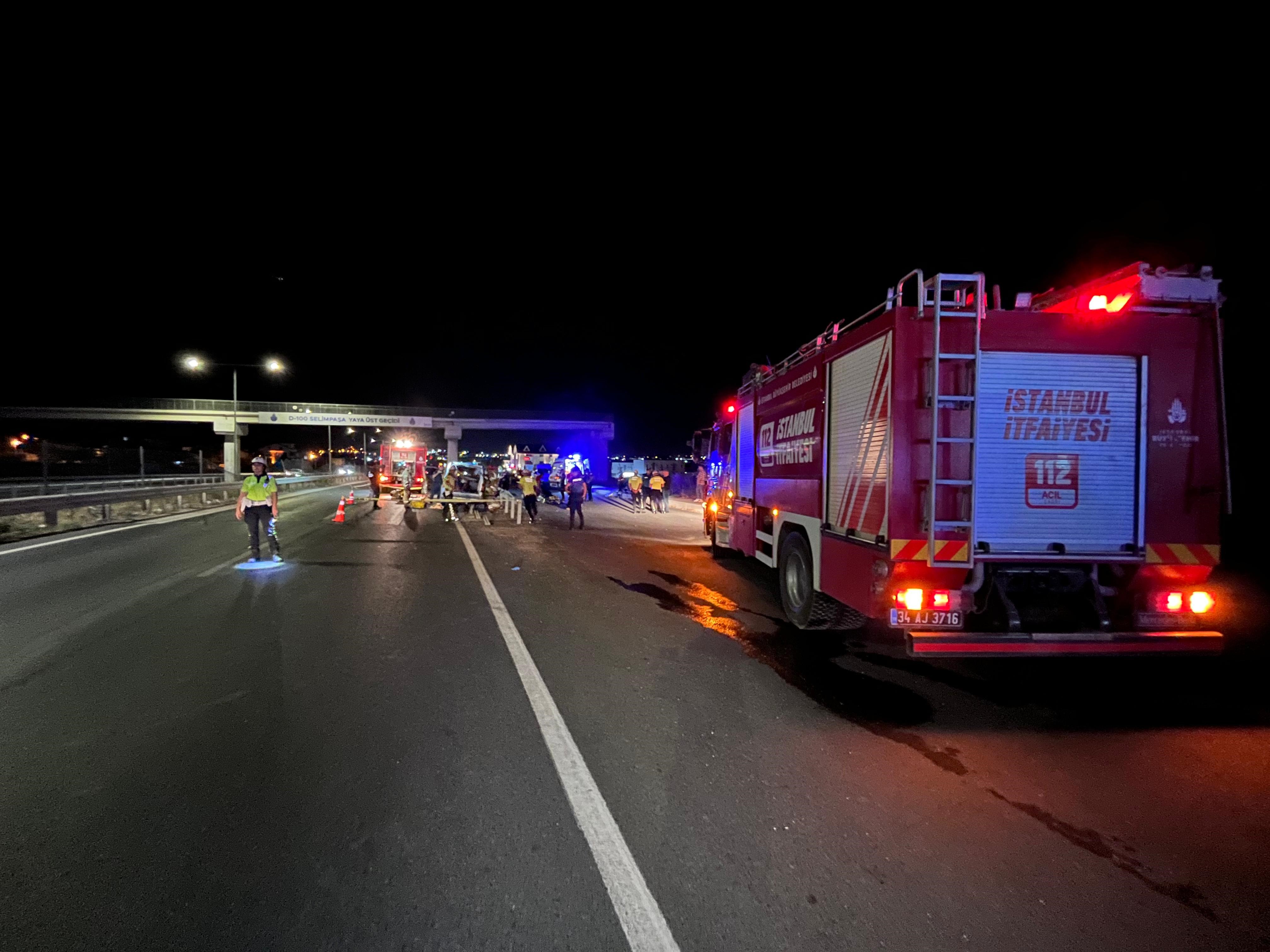 Silivri'de Araç Bariyere Çarptı 1 Ölü, 1 Yaralı (2)