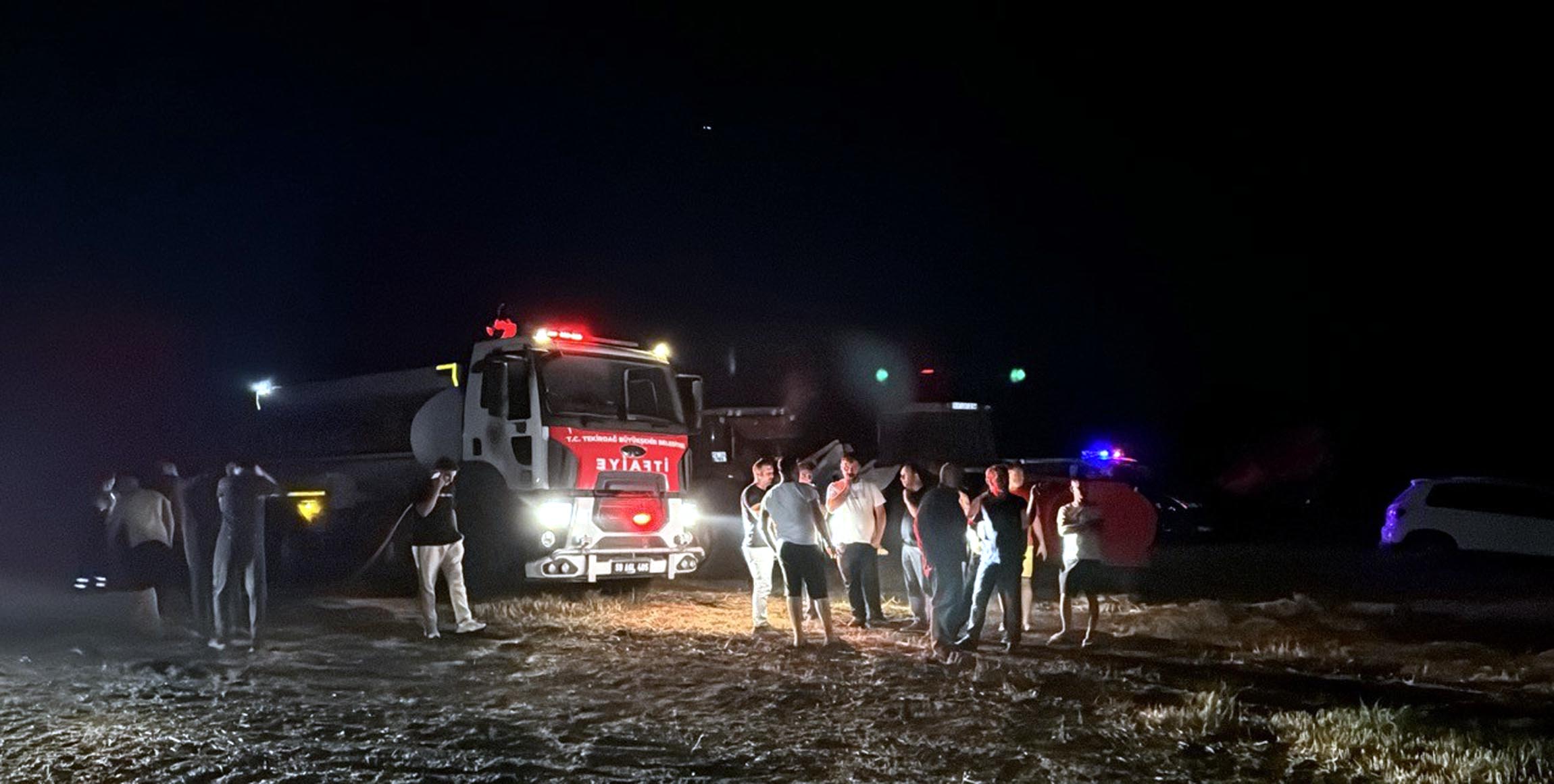 Tekirdağ’da Buğday Yüklü Tir Ile 300 Dönüm Tarım Arazisi Yandı (2)