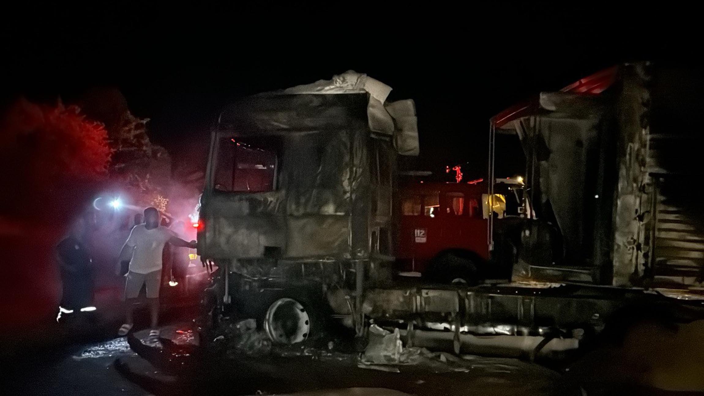 Tekirdağ’da Buğday Yüklü Tir Ile 300 Dönüm Tarım Arazisi Yandı (3)