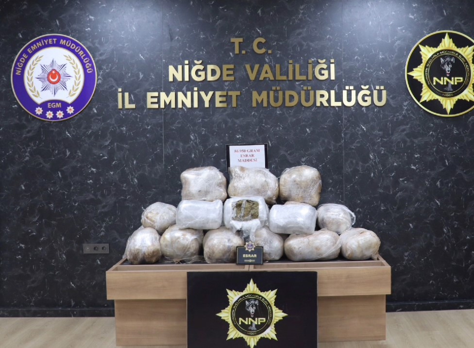 Tırın Kasasında 86 Kilo 950 Gram Esrar Ele Geçirildi (2)