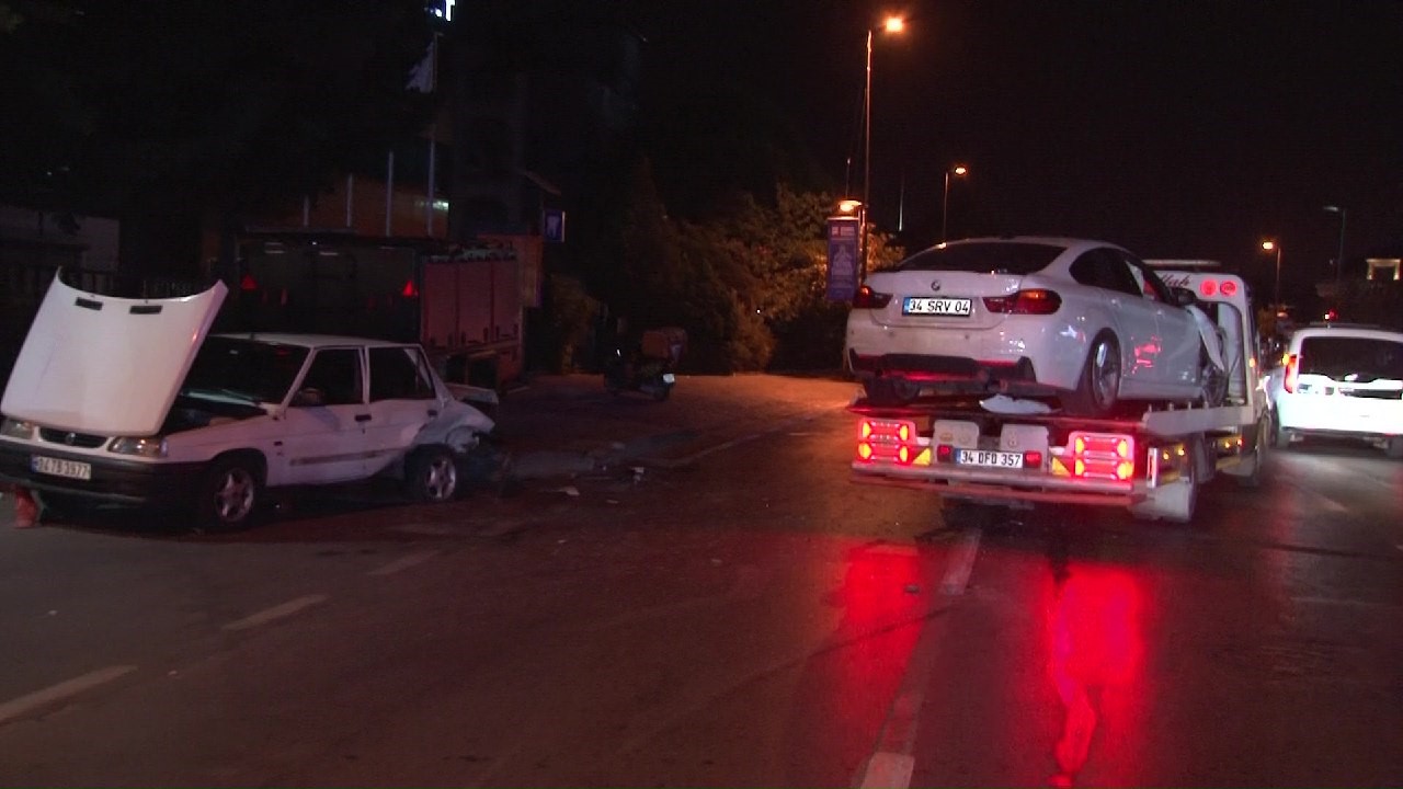 Üsküdar'da Iki Otomobil Çarpıştı 1 Yaralı (2)