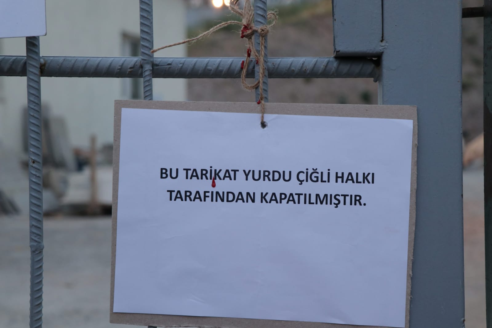 "O yangının sorumlusu tarikatlardır!"