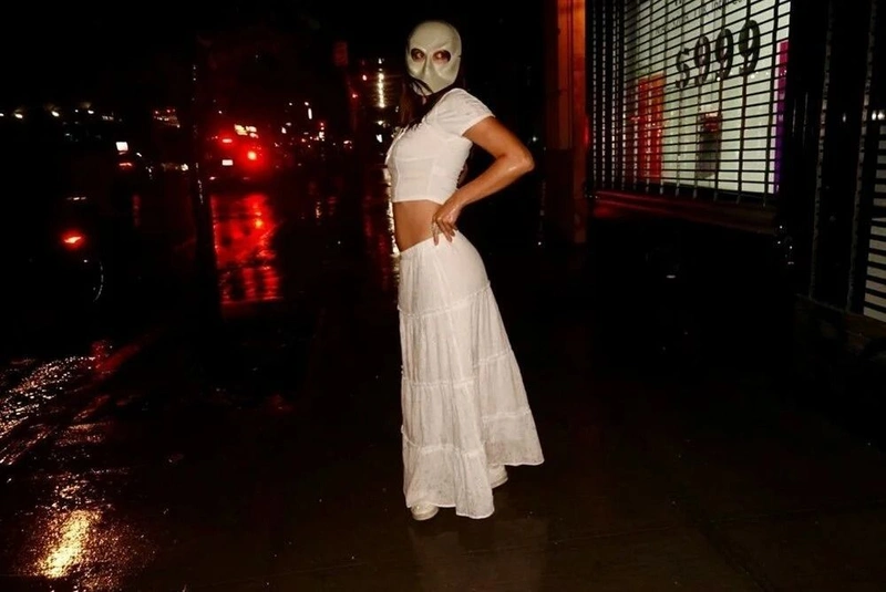 Maskeli pozlar dikkat çekti