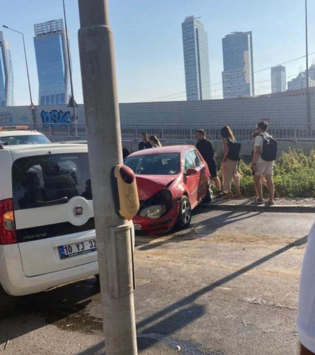 Kazada ağır yaralıların olduğu öğrenildi. Kazanın nedeni ise henüz netlik kazanmazken, kazadan dolayı trafik yoğunlaştı. 