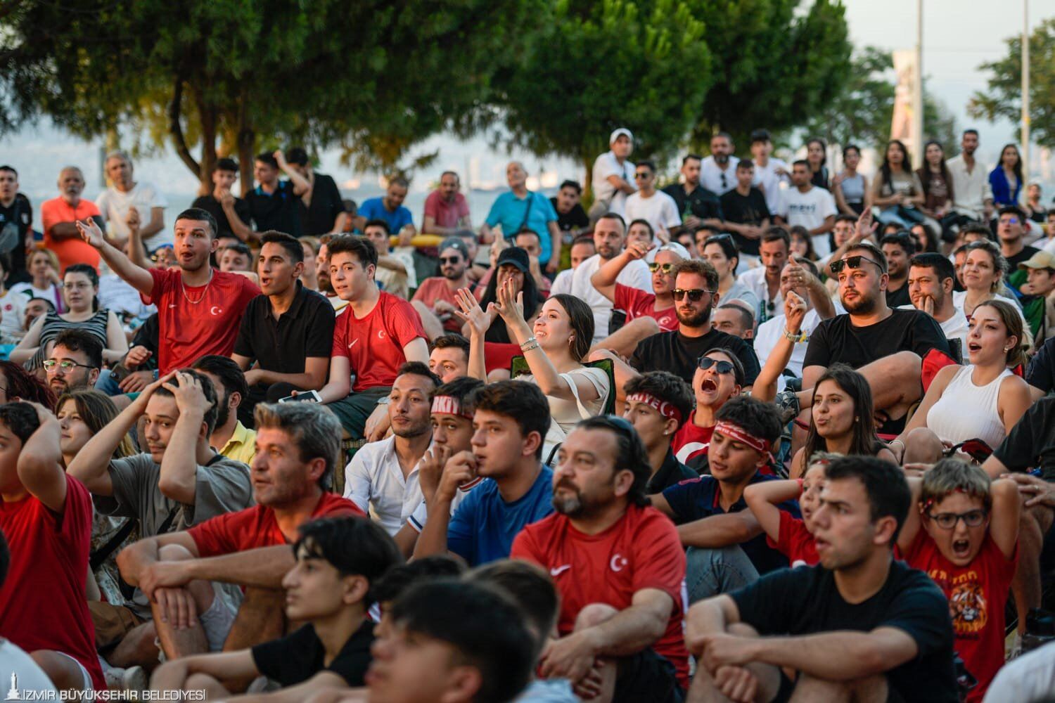 3 ayrı noktaya dev ekran kurulacak