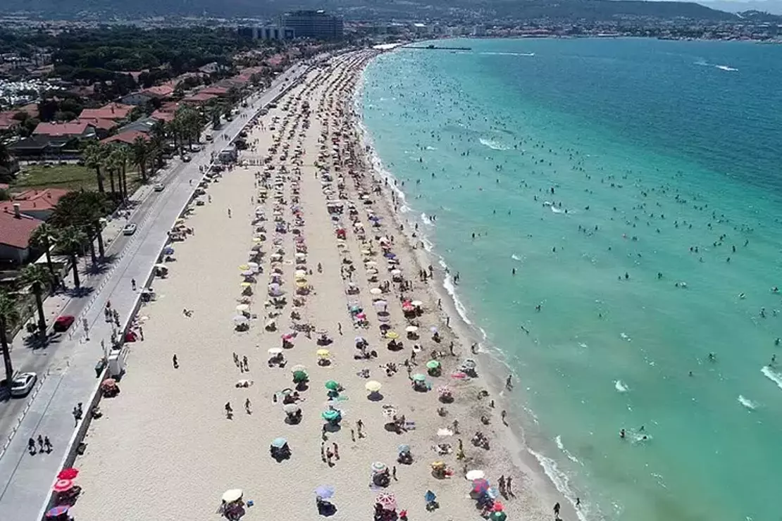 1. Çeşme Ilıca Plajı: Beyaz Kumların Büyüsü