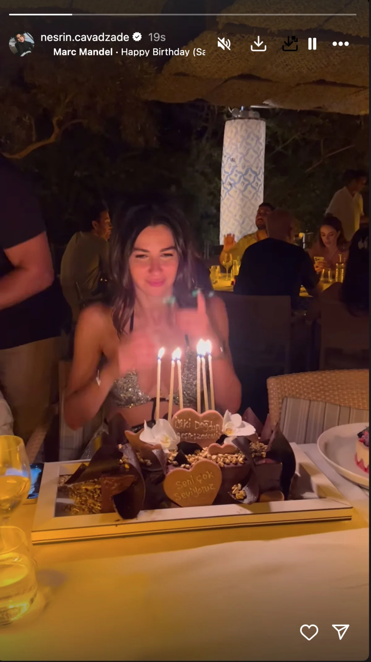 Bu anlamlı mesajı takipçileri tarafından büyük beğeni topladı. Cavadzade’nin paylaşımı, hem hayranlarından hem de sosyal medya kullanıcılarından yoğun ilgi gördü.