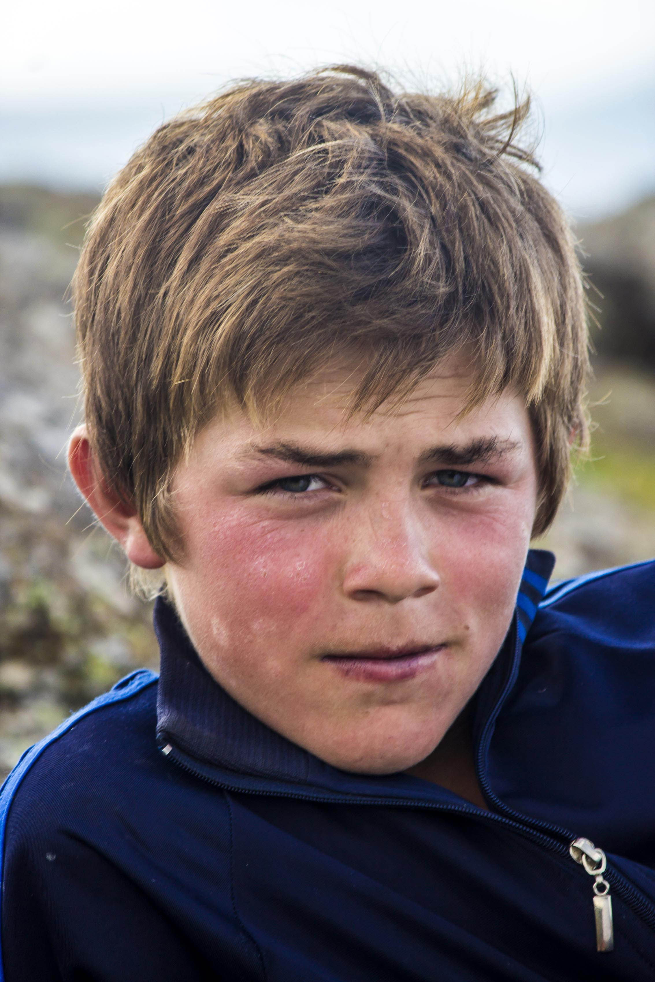 'EREN, YAKAMA TAKILMIŞ GÜLÜMDÜ'