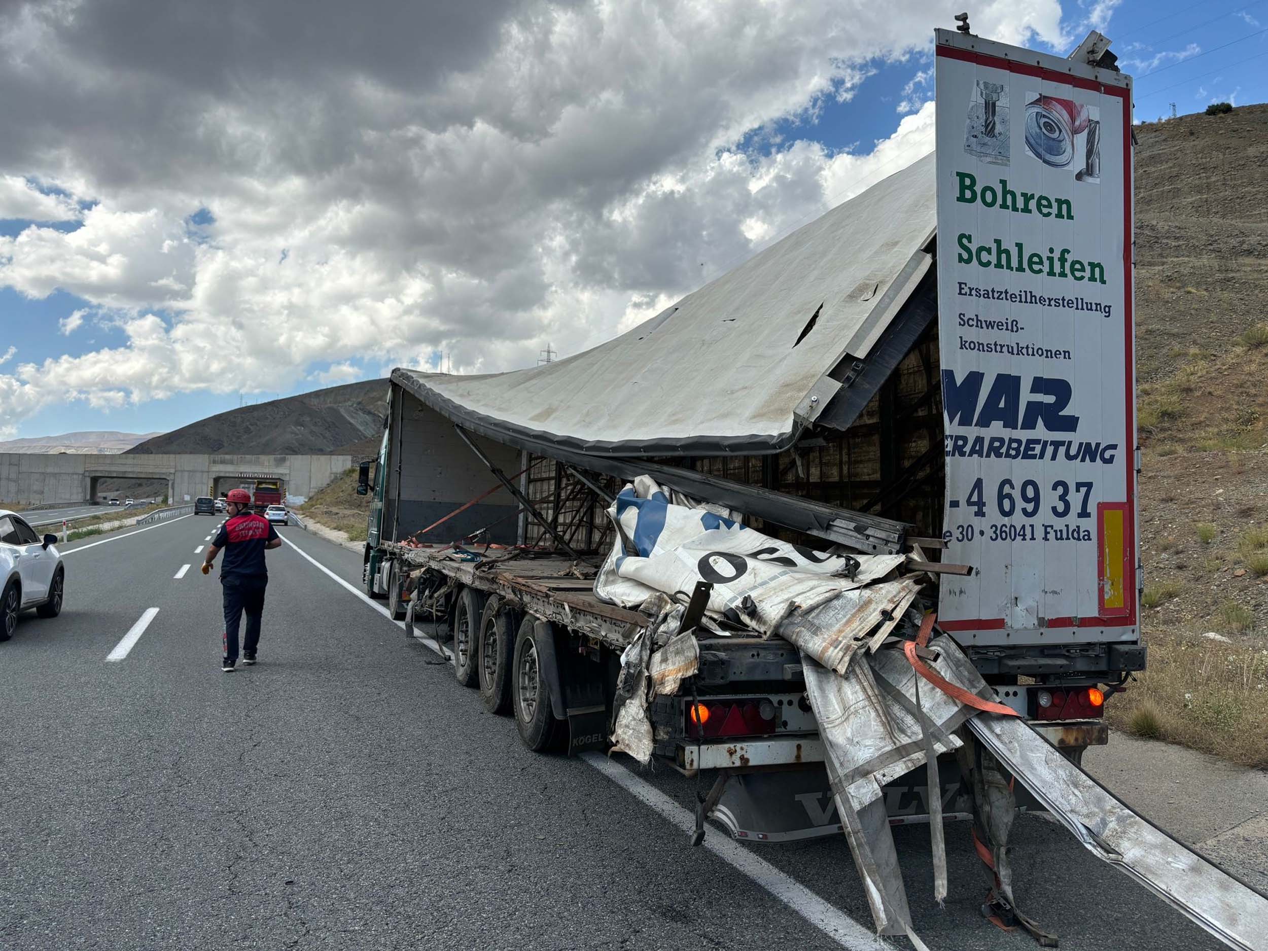 Erzincan’da feci kaza:  1’i polis memuru 4 ölü!