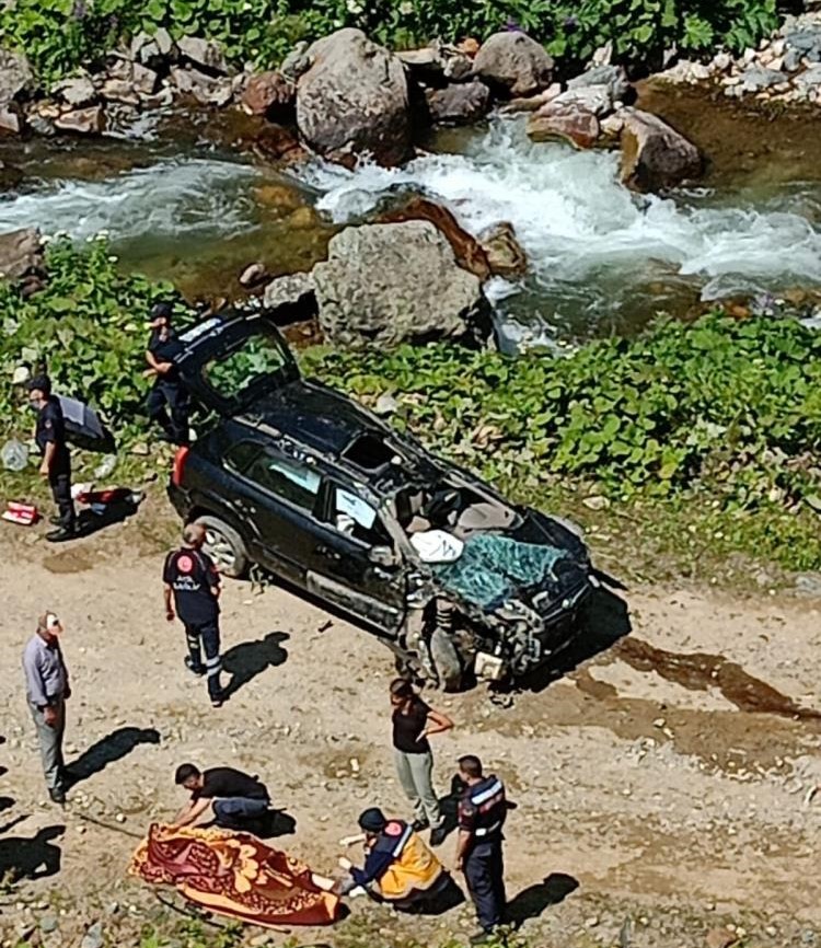 Kazayı gören çevredeki vatandaşların ihbarı üzerine olay yerine jandarma ve sağlık ekipleri sevk edildi. Olay yerine gelen sağlık ekipleri araçta bulunan M.B., T.B., H.B., F.B. ve H.B.'yi dışarıya çıkarttı. 