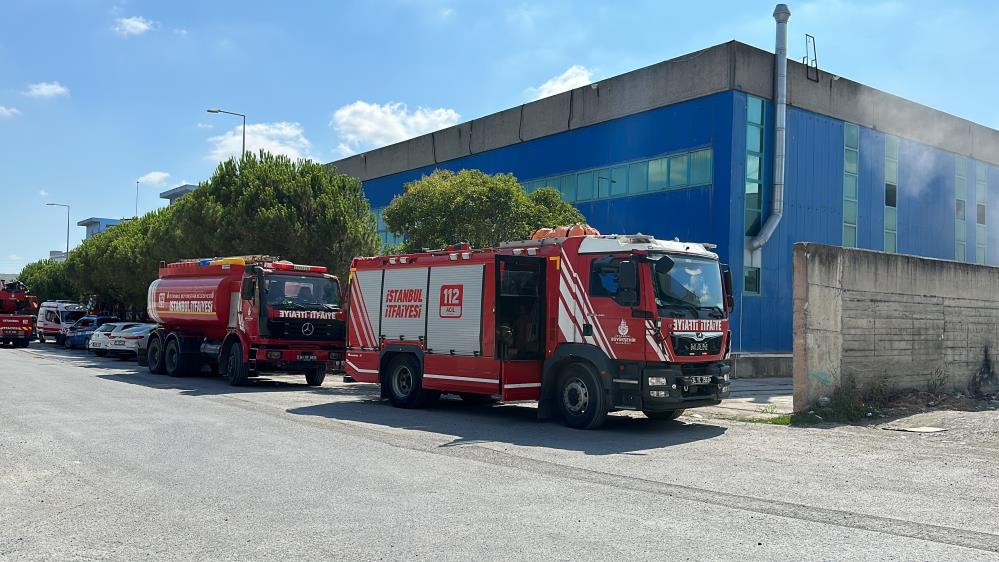 İtfaiye ekiplerinin müdahalesiyle yangın kısa sürede kontrol altına alınarak söndürüldü. 