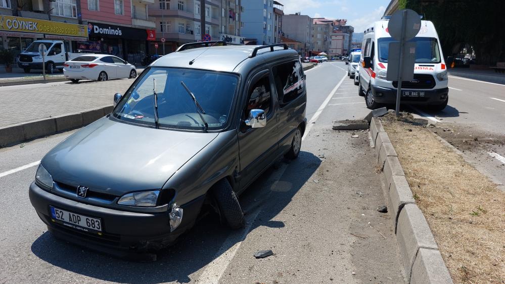 Hastane çıkışı kaza yaptı: Tekrar hastaneye kaldırıldı!