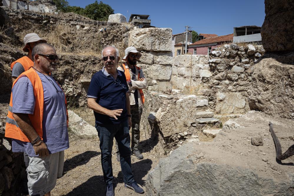 “Tiyatronun orkestrasını bulmaya çalışıyoruz”