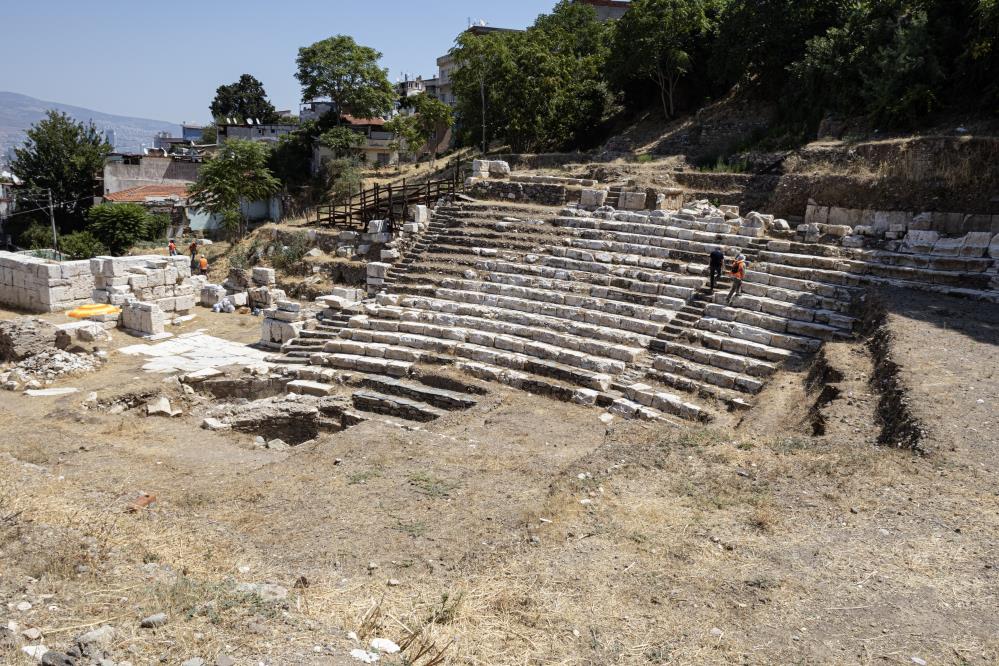 “Smyrna Tiyatrosu İzmir'in Efes ile birlikte ikinci büyük tiyatrosu olacak”