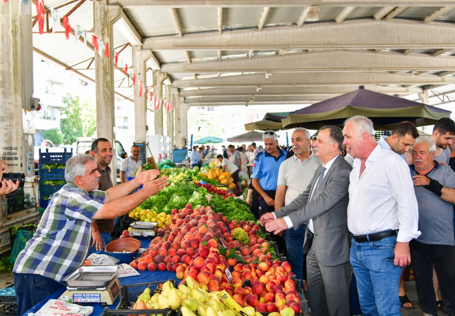 Esnaflar ilgisinden memnun