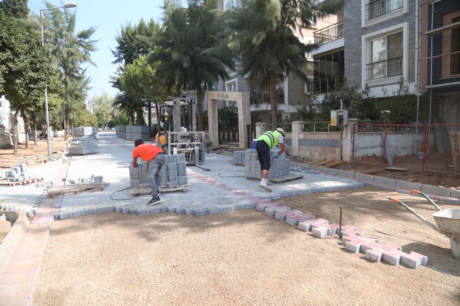 Girne Mahallesi’nde yol iyileştirme çalışmaları