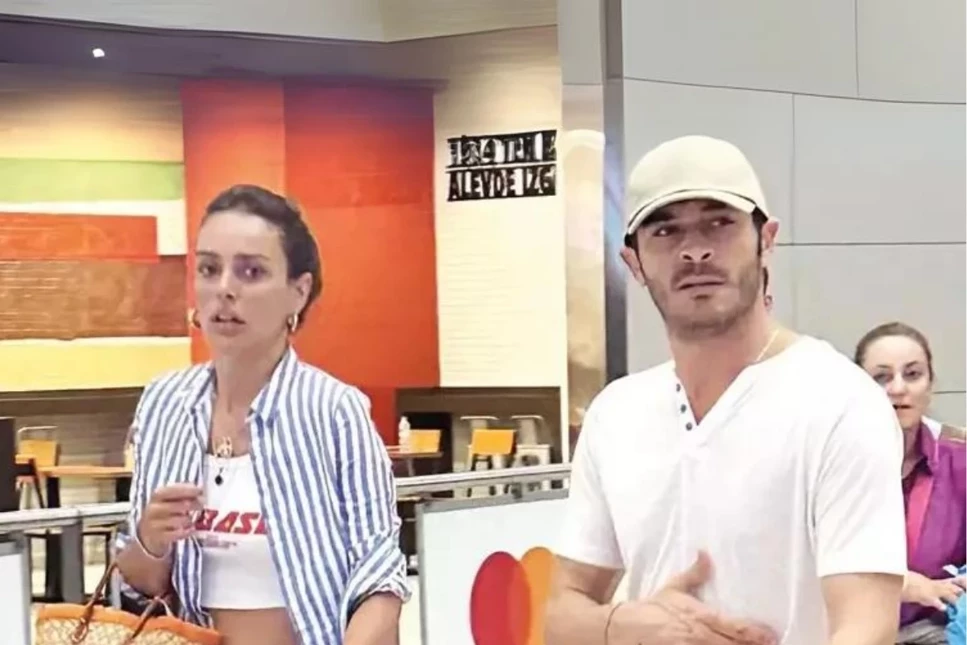 Hürriyet'in haberine göre, Bestemsu Özdemir ve Burak Deniz, İstanbul Havalimanı’nda döndüklerinde objektiflere yansıdı.