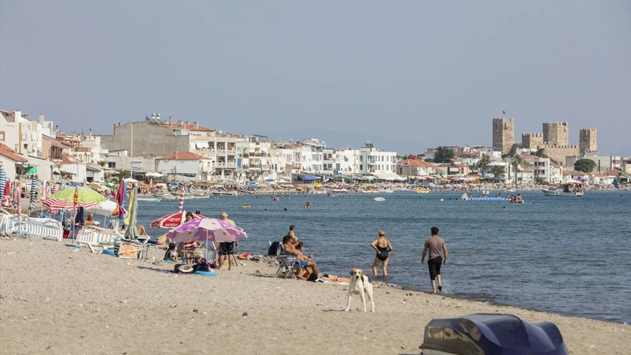 8. Dikili Çandarlı Plajı: Mavi Bayraklı Güzellik